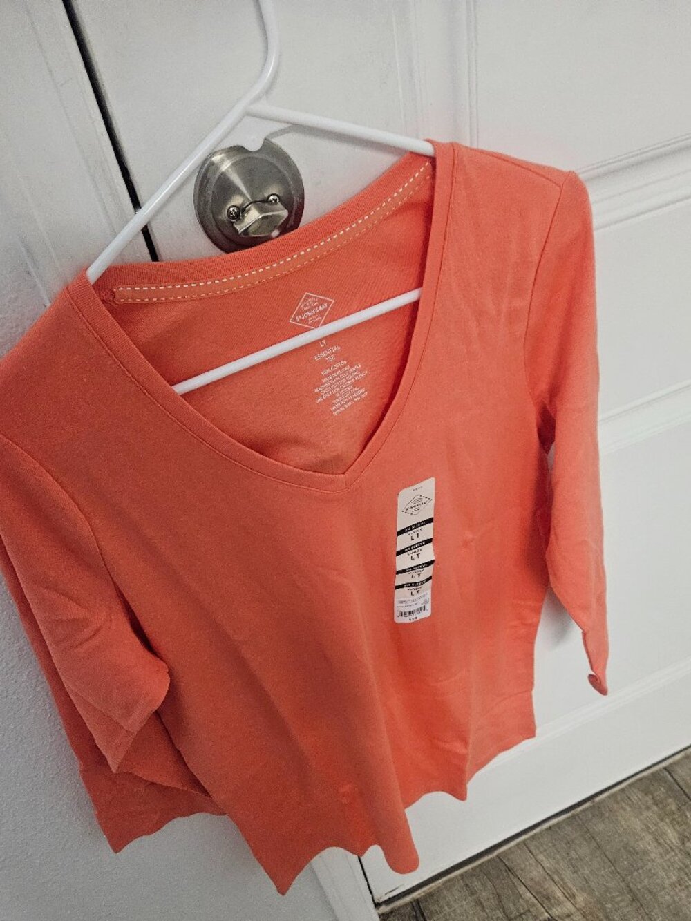 ST. JOHNS BAY V-neck T-shirt